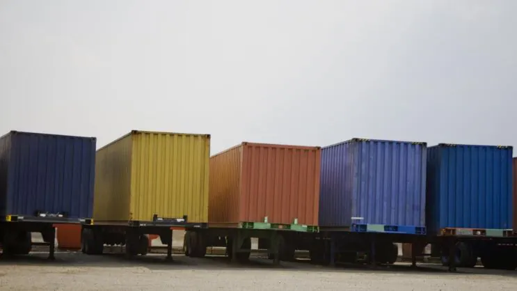 What is a drayage shipment and what are container haulers?