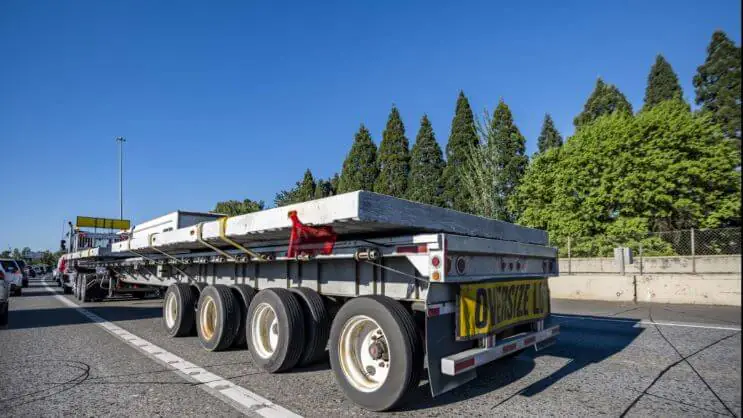 Use of flatbed trailers in the construction industry